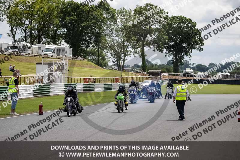 Vintage motorcycle club;eventdigitalimages;mallory park;mallory park trackday photographs;no limits trackdays;peter wileman photography;trackday digital images;trackday photos;vmcc festival 1000 bikes photographs